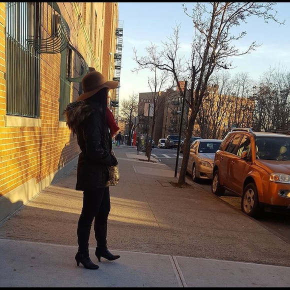 Meet your Posher, Naddy - Picture 3 of 5